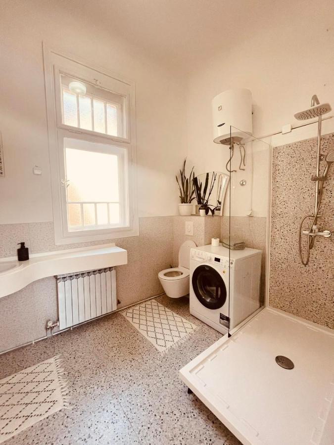 The Best Location Salon Apartment With Main Street View Saraievo Exterior foto