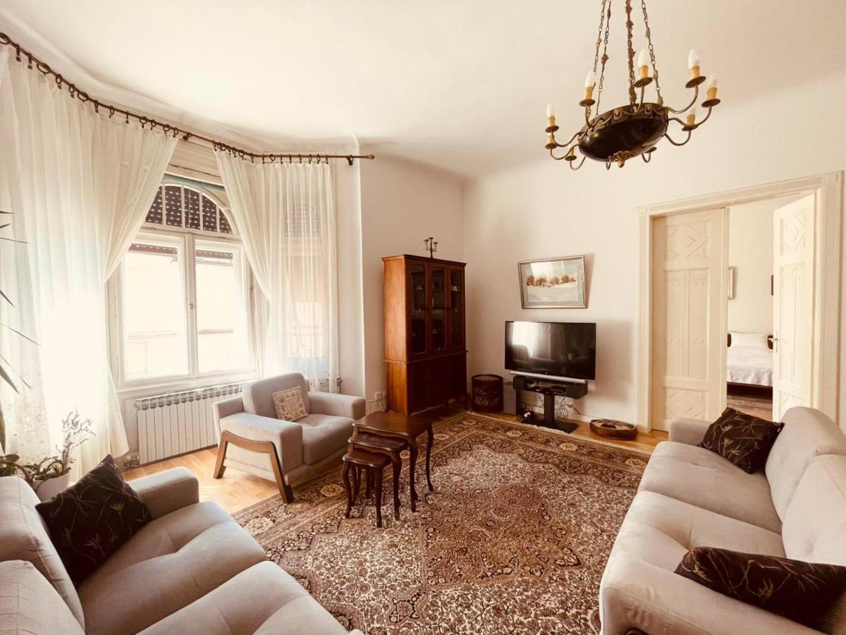 The Best Location Salon Apartment With Main Street View Saraievo Exterior foto