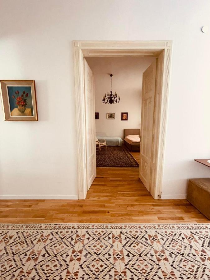 The Best Location Salon Apartment With Main Street View Saraievo Exterior foto