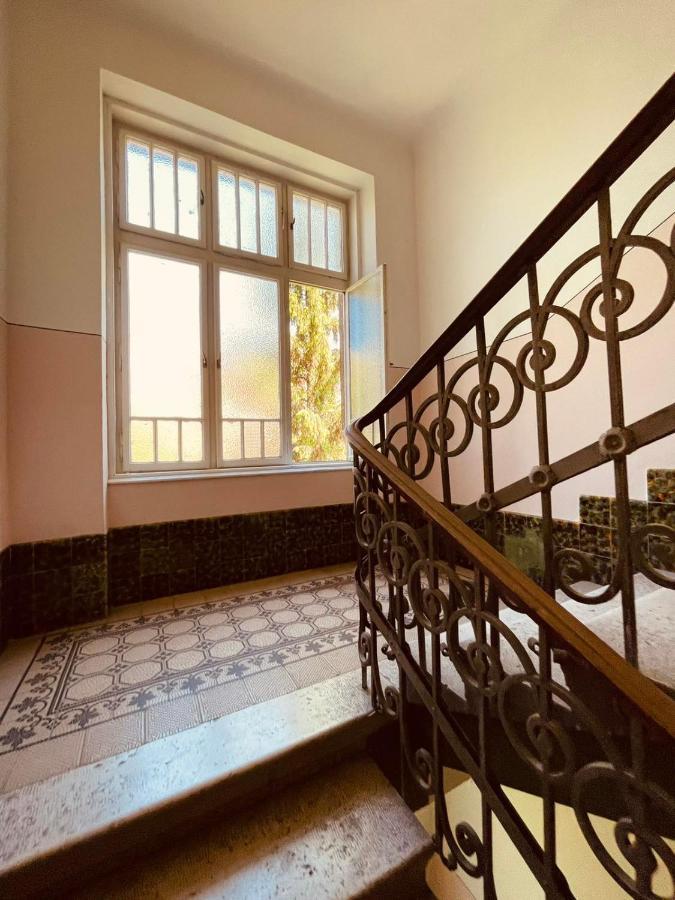 The Best Location Salon Apartment With Main Street View Saraievo Exterior foto