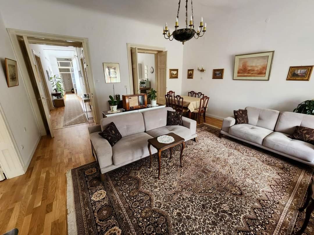 The Best Location Salon Apartment With Main Street View Saraievo Exterior foto
