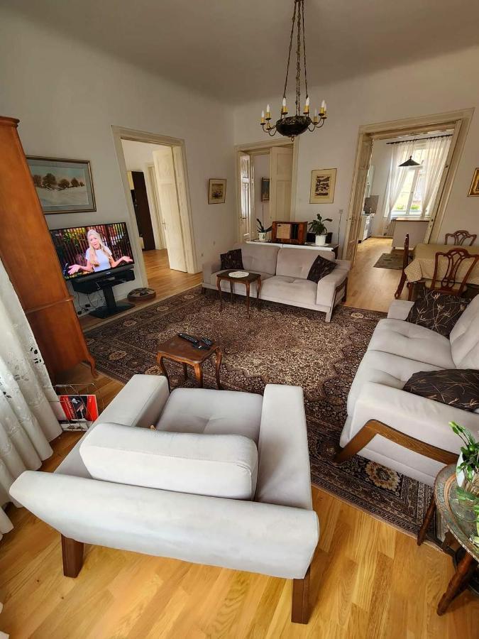 The Best Location Salon Apartment With Main Street View Saraievo Exterior foto