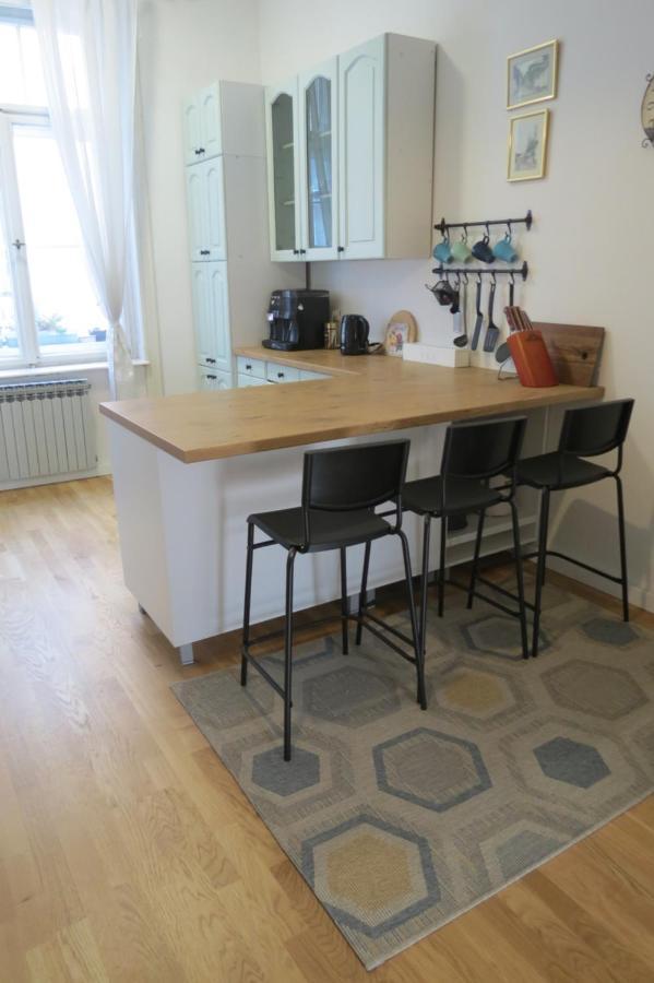 The Best Location Salon Apartment With Main Street View Saraievo Exterior foto
